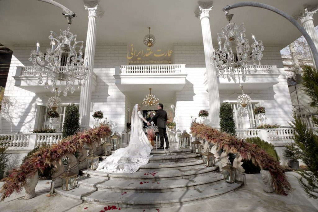 فضای باز و دکوراسیون سالن عقد عمارت ایرانی